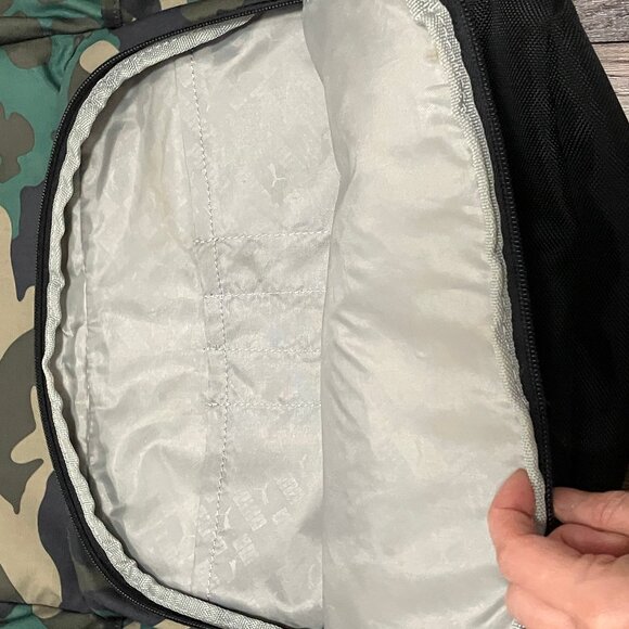 PUMA Outlander 21.2L for 17" Laptop / MacBook Pro Camo Backpack PSC1004 - Picture 6 of 16